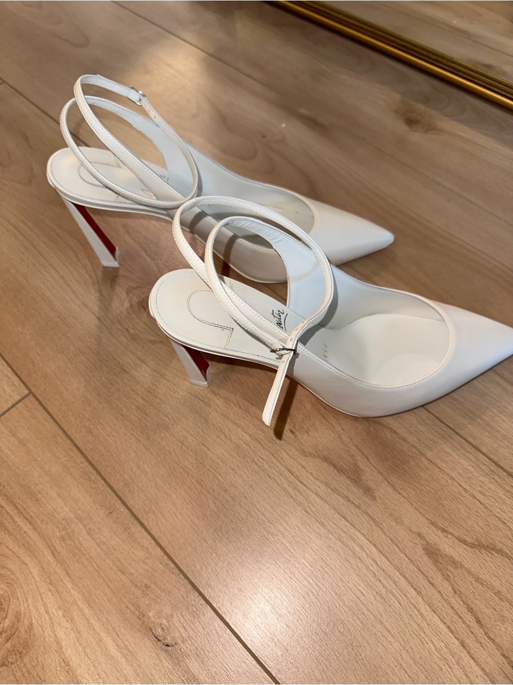 One heels - Picture 5 of 7